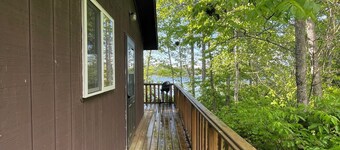 Cabin 4 'Eagle' 2-BR, 4-5 pp, overlooks lake, access to boats!