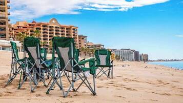 Beach nearby, sun-loungers, beach towels
