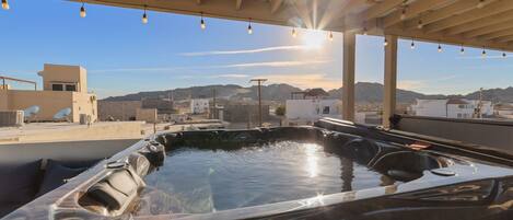 Tina de hidromasaje al aire libre