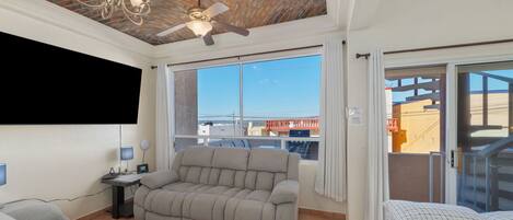 Una Smart TV, una oficina