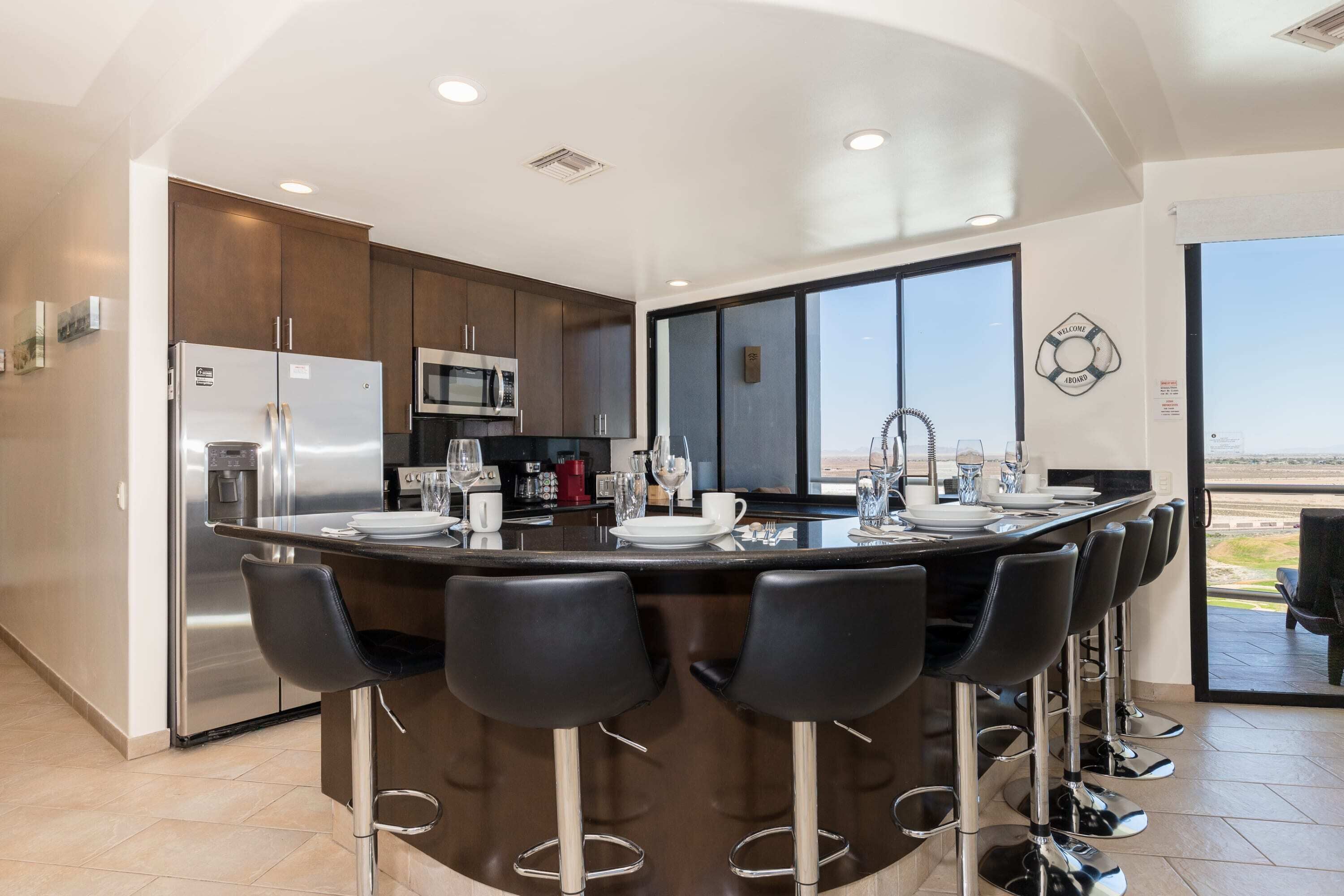 Frigorifero, microonde, forno, piano cottura