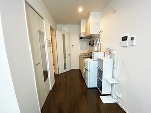 雪櫃、微波爐、爐具、電熱水壺