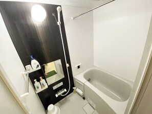 Hårtørrer, bidet, håndklæder, Sæbe