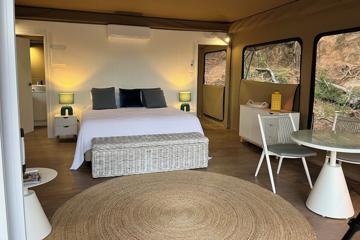 Deluxe-Suite, 1 King-Bett, Klimaanlage, zum Garten hin