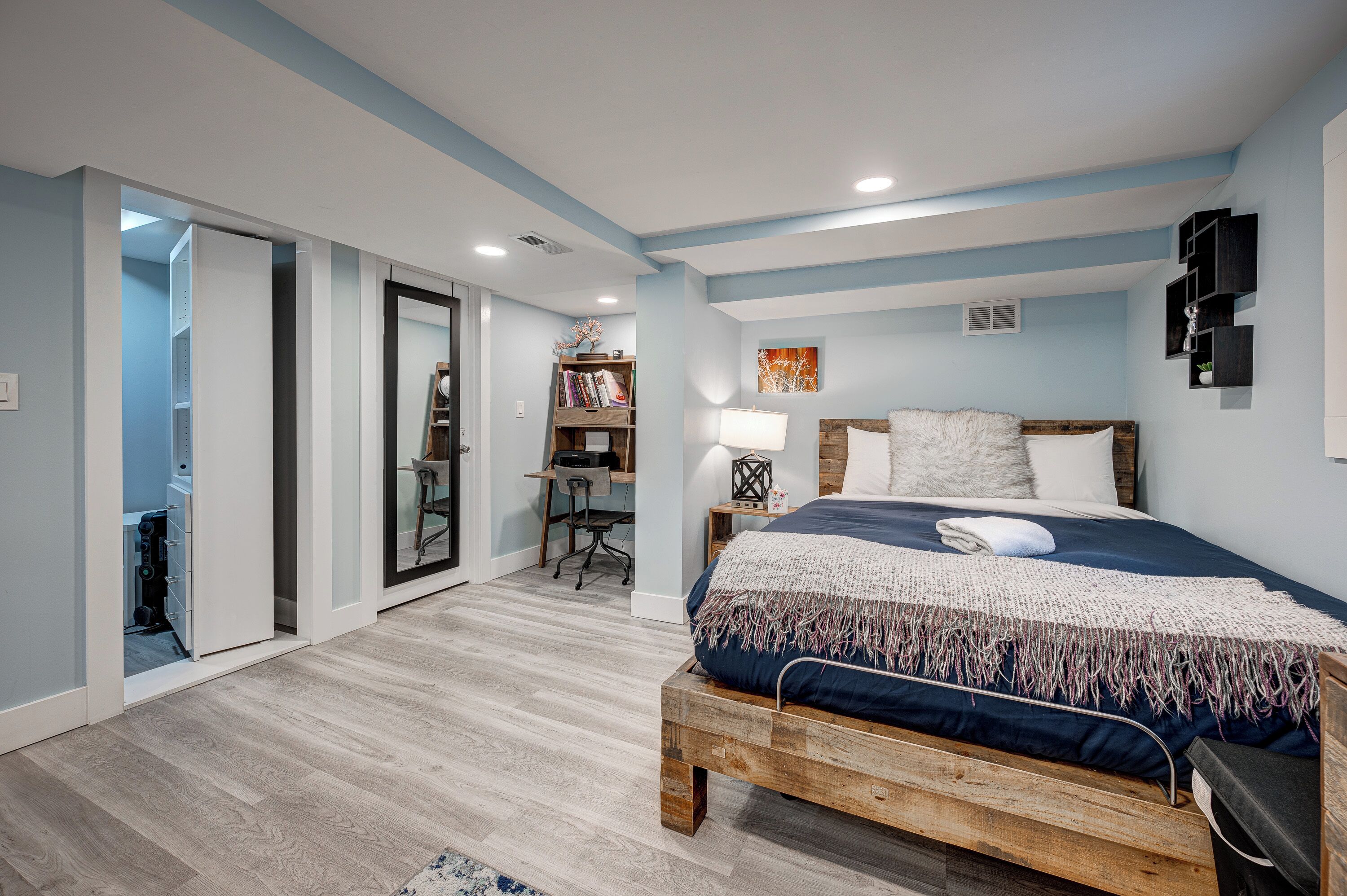 3 bedrooms, iron/ironing board, WiFi, bed sheets