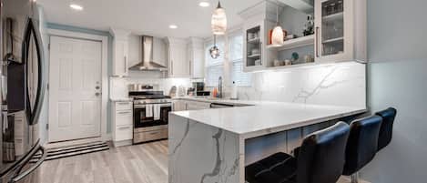 Réfrigérateur, micro-ondes, four, lave-vaisselle