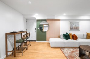Smart TV - Charming 2-bedroom apartment with WiFi, AC in fabulous Boston (Boston)