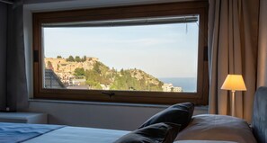 Desk, iron/ironing board, WiFi, bed sheets