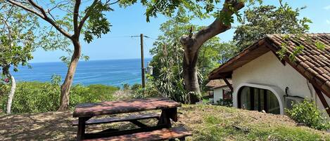 تناول الطعام بالخارج