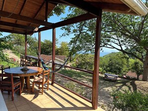 Outdoor dining - Refugio de Playa en Guanacaste Costa Rica (Santa Cruz)