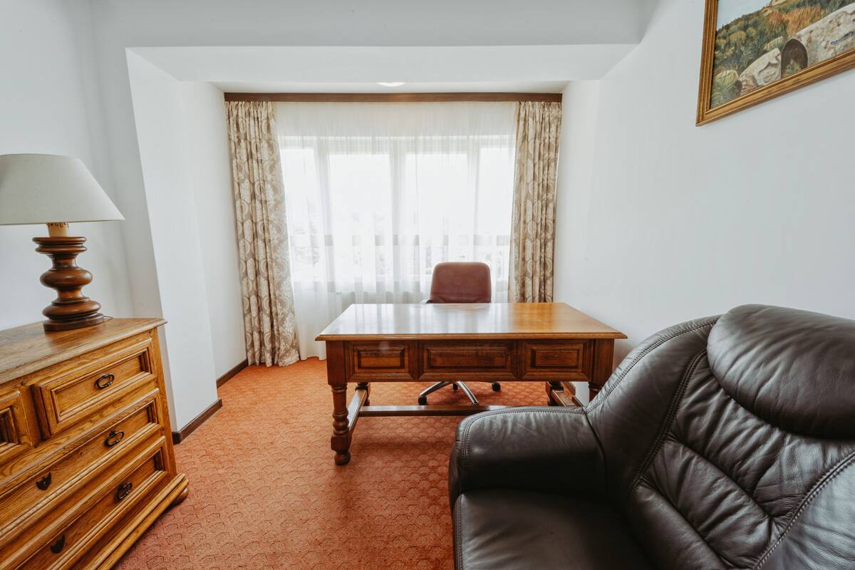 Chambre Double Affaires, vue montagne | Espace de travail pour ordinateur portable