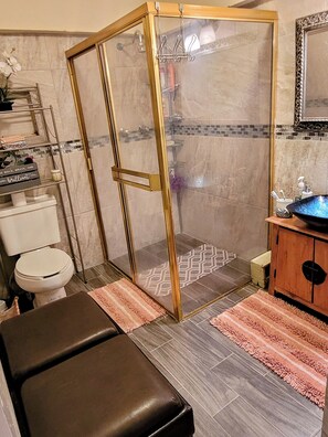 Towels, soap, shampoo, toilet paper