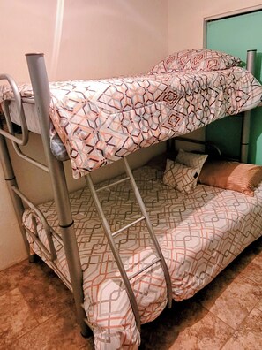 2 bedrooms, WiFi, bed sheets