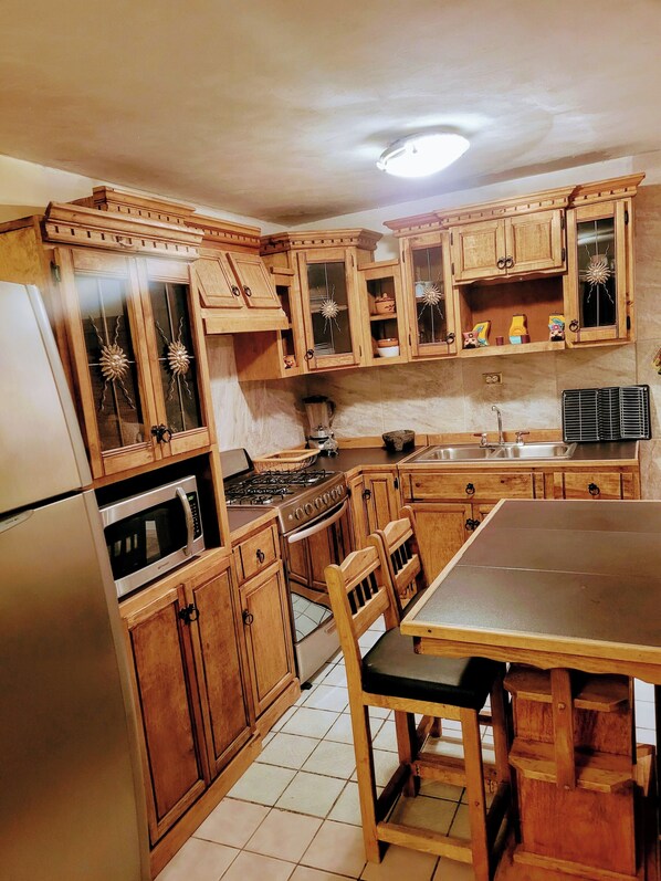 Microwave, oven, stovetop, cookware/dishes/utensils