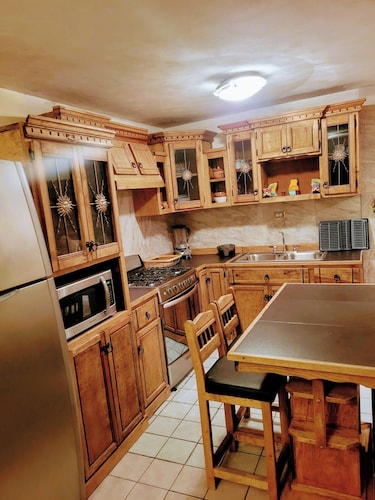 Acogedora casa de 2, recámaras con WiFi, aire y estacionamiento  en Cd. Juárez