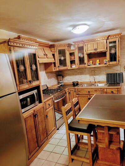 Acogedora casa de 2, recámaras con WiFi, aire y estacionamiento  en Cd. Juárez