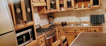 Acogedora casa de 2, recámaras con WiFi, aire y estacionamiento en Cd. Juárez