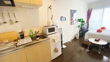 Fridge, microwave, stovetop, electric kettle