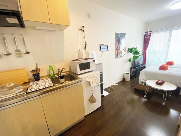Fridge, microwave, stovetop, electric kettle