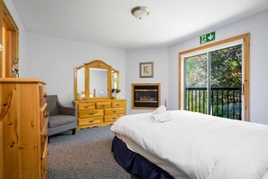 5 bedrooms, iron/ironing board, travel crib, free WiFi
