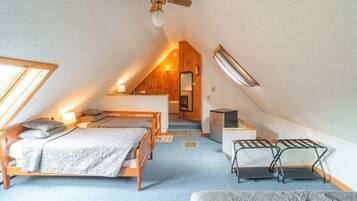 6 bedrooms, iron/ironing board, free WiFi, bed sheets