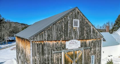 The Farm @ Worthley Pond, Farmhouse, Private Beach, hot tub, sauna