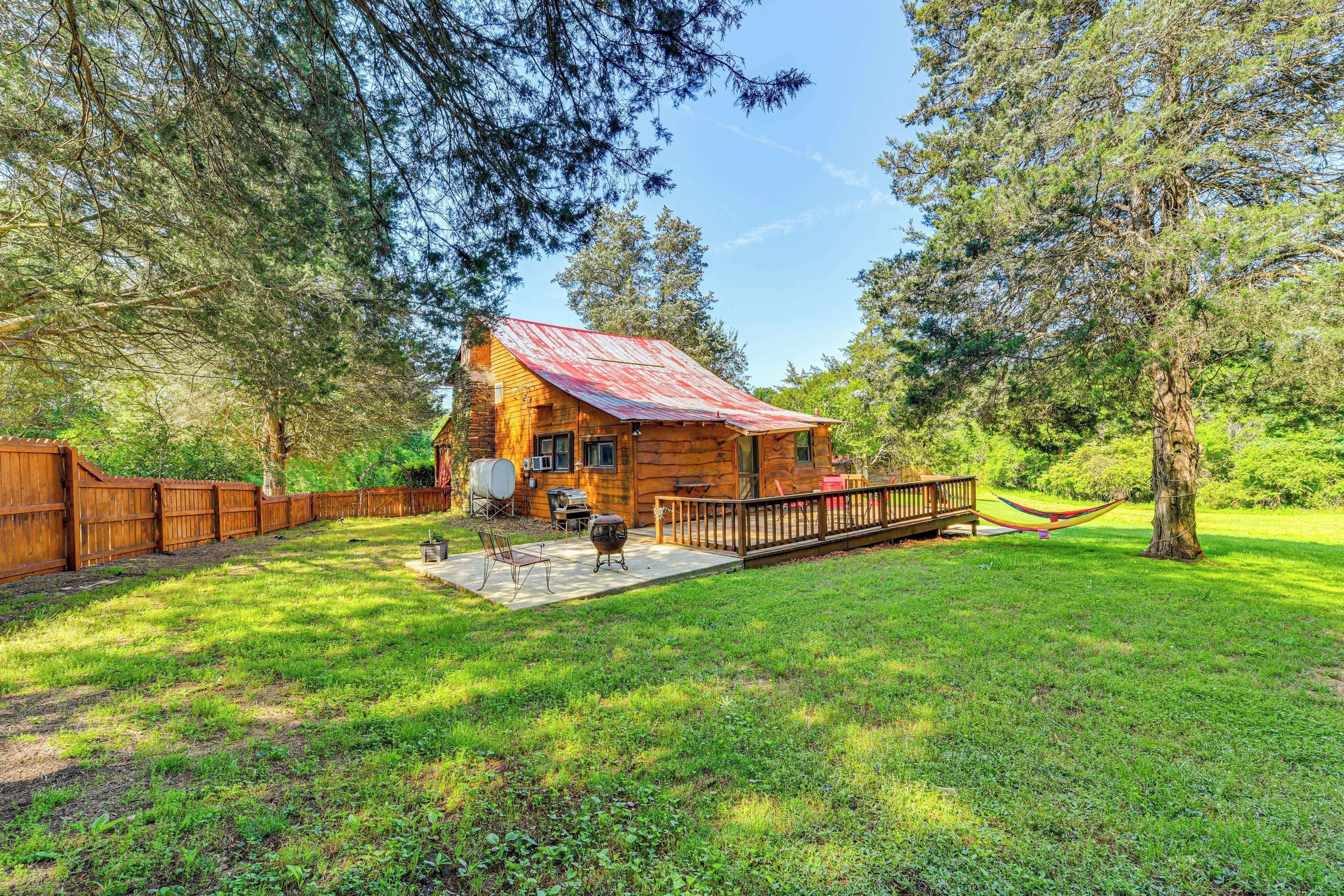 Statesville Cottage w/ Gas Grill Near Union Grove!