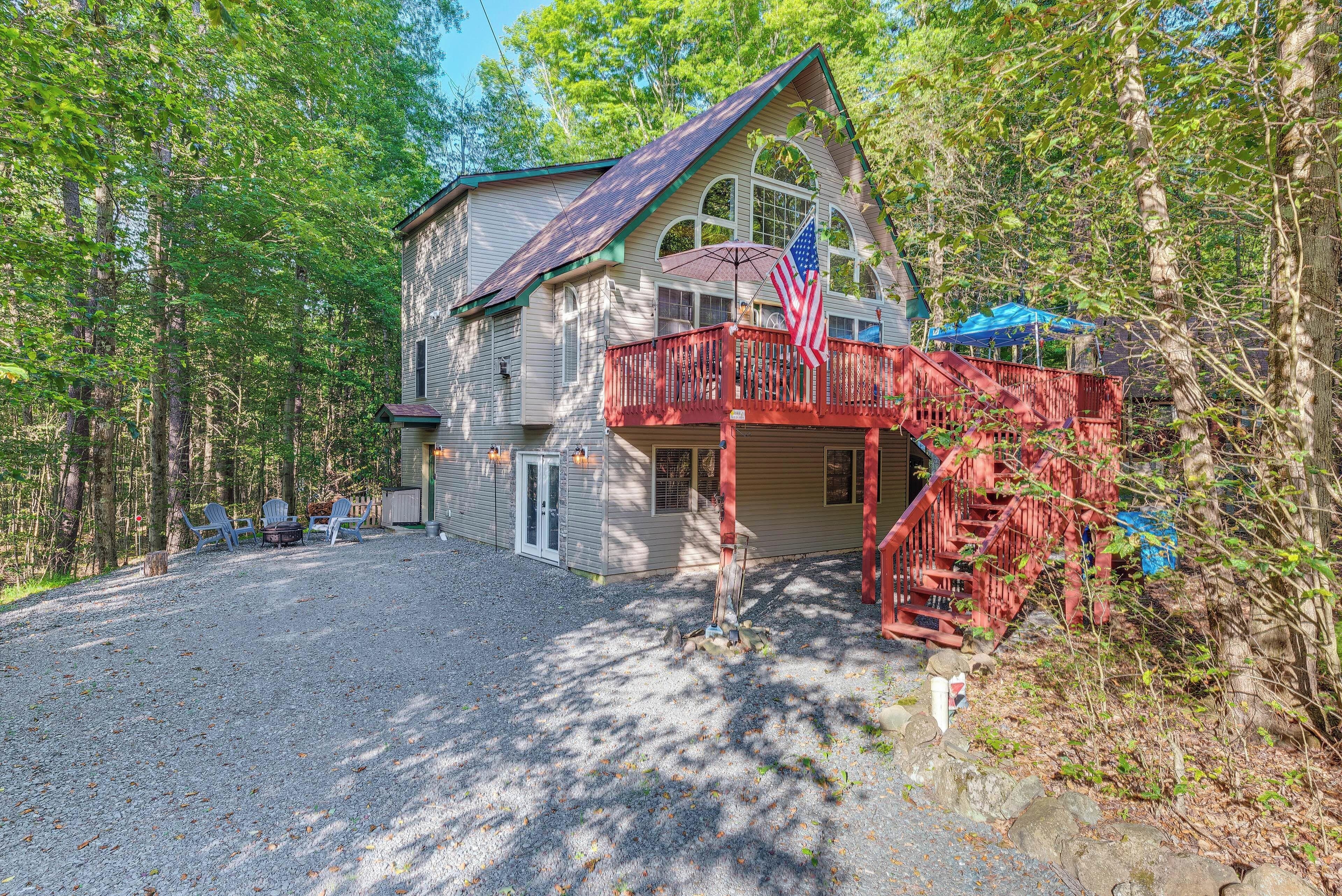 Peaceful Pocono Lake Retreat w/ Game Room & Deck!
