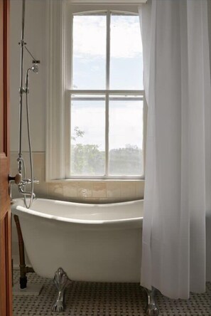 Shower, towels - Hicks Holme - Beach Front Victorian (Prince Edward)