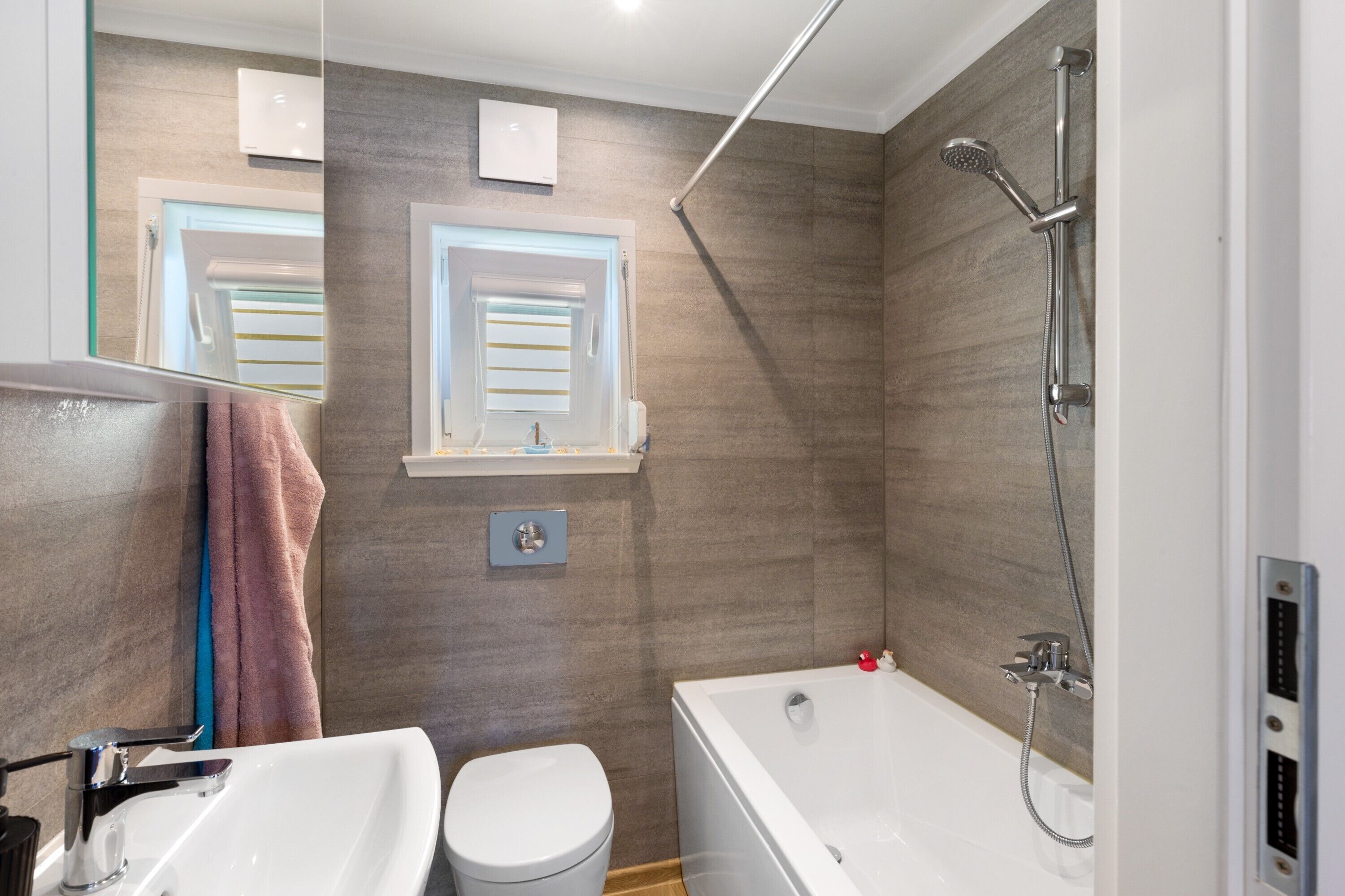 Shower, hair dryer, towels