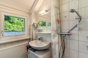 Dusche, Haartrockner, HandtĂŒcher