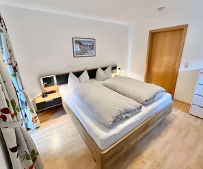 1 bedroom, iron/ironing board, free WiFi, bed sheets - Apartment 'Ferienwohnung 1 Talblick' with Mountain View, Shared Terrace and Wi-Fi (Oppenau)