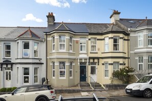 Exterior - Beautiful Victorian Home in Plymouth (Plymouth)