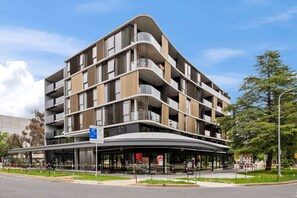 Exterior - High-end 1-Bed Pad in Braddon with Outdoor Dining (Braddon)
