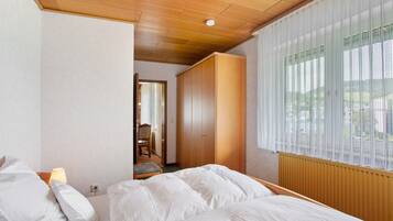 2 chambres, fer et planche à repasser, Wi-Fi gratuit, draps fournis
