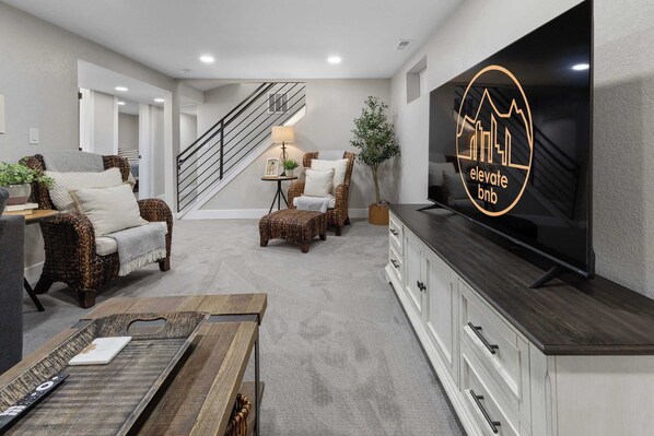 Interior - The Denver Retreat: Game Room & Hot Tub & Family (Denver)