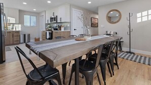 Kaffetrakter/tekoker, kjøleskap, mikrobølgeovn og ovn
