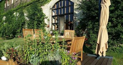 Ferienwohnung Galerie" mit Bergblick und privatem Garten