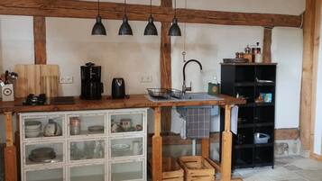 Fridge, stovetop, coffee/tea maker, electric kettle