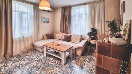 Charming 2-bedroom apartment with AC and WiFi in the historical Center of Sofia