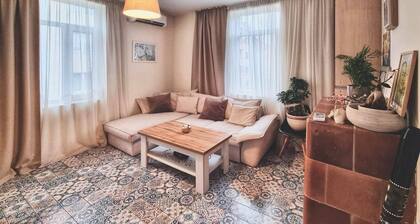 Charming 2-bedroom apartment with AC and WiFi in the historical Center of Sofia