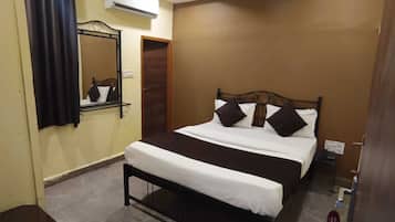 1 bedroom, in-room safe, desk, laptop workspace