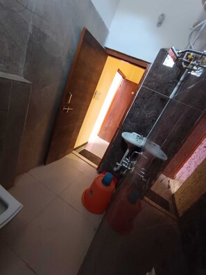 Shower - Hotel Mann By GRB (Indore)