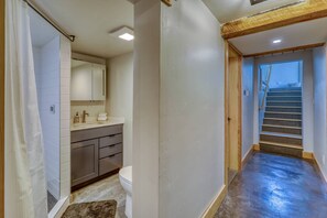 Unclassified image, 5 of 50, button - Swiss Summit Pagosa:Newly Remodeled Chalet with Hot Tub, Stunning Views, Minutes to Downtown Pagosa (Pagosa Springs)