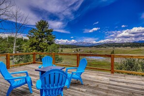 Property grounds - Swiss Summit Pagosa:Newly Remodeled Chalet with Hot Tub, Stunning Views, Minutes to Downtown Pagosa (Pagosa Springs)