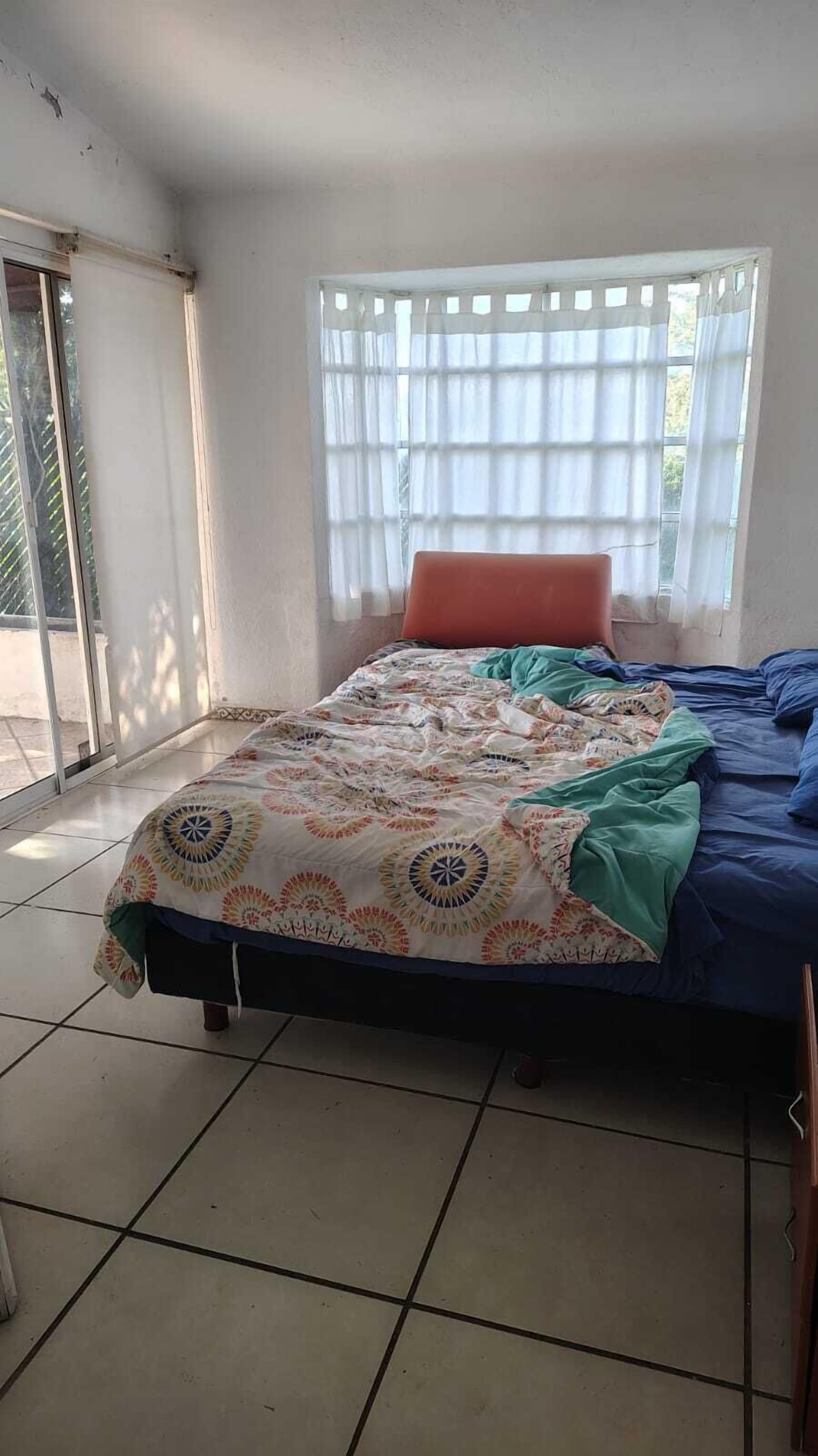 家庭三人房, 私人浴室