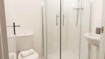 Shower, hair dryer, towels, shampoo
