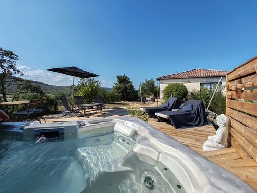 House with private Jacuzzi 