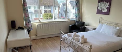 2 makuuhuonetta, silitysrauta/-lauta, ilmainen Wi-Fi, vuodevaatteet