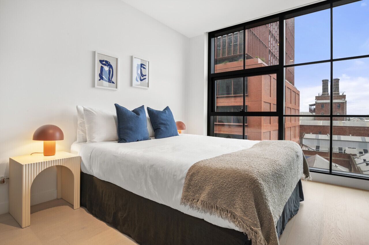 Desk, iron/ironing board, WiFi, bed sheets